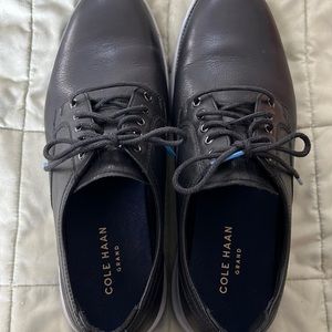 Mens 9.5 casual shoes. Only had on once. Leather
